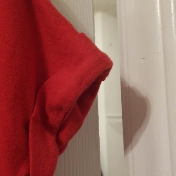 Easy, red top! - Picture 2 of 4